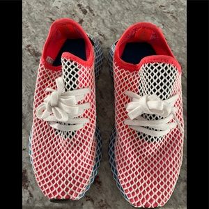 Womens Adidas Deerupt sneakers